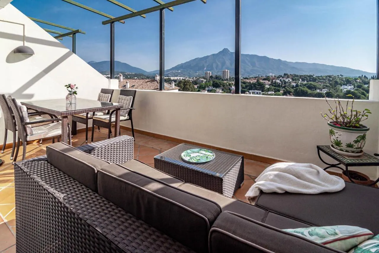 Spacious 2 Bedroom Apartment In Puerto Banus With A Private Terrace And Mountain Views Marbella Spanyolország